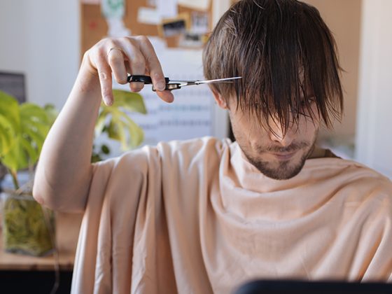 Benefits of Regularly Trimming Your Hair at the Salon